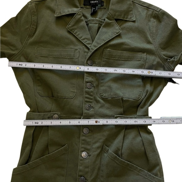 NWT Forever21 Utility Jumpsuit Army Green Short Sleeve Button Front Boilersuit M - Picture 10 of 10
